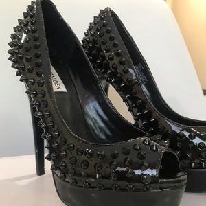 Black Steve Madden studded pump